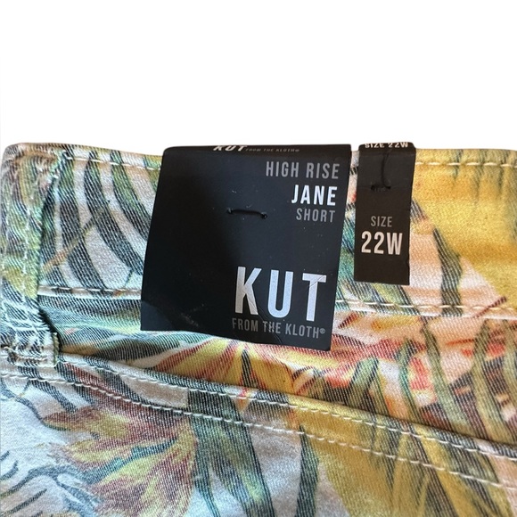 Kut from the Kloth Tropical Print High Rise Jane Short - Picture 8 of 14